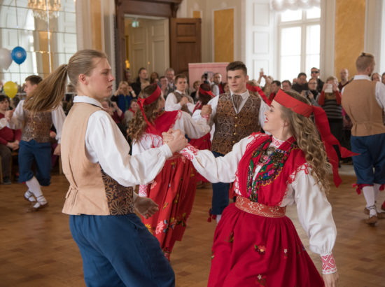 Suvise noorte laulu- ja tantsupeo “Mina jään” lood ja laulud Valges saalis